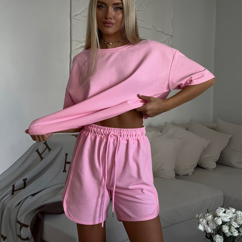Ensemble de sport confortable pour femmes avec t-shirt décontracté et shorts Chic und Stil