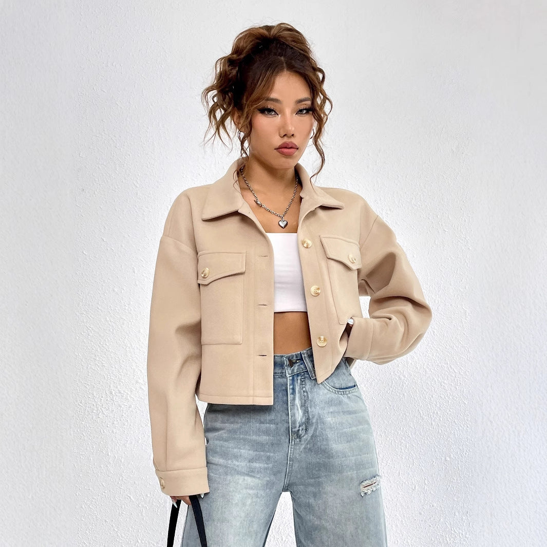 Veste cropped tendance pour femmes avec poches plaquées et boutons-pression Chic und Stil