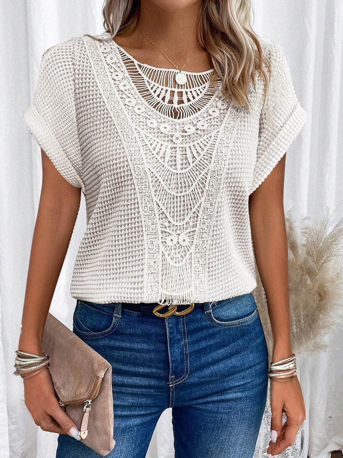 Women's crossover neckline top with a refined crochet pattern Chic und Stil