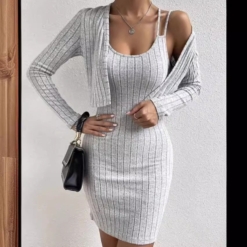 Robe maxi ajustée pour femmes avec structure côtelée enregistrée et cardigan léger Chic und Stil