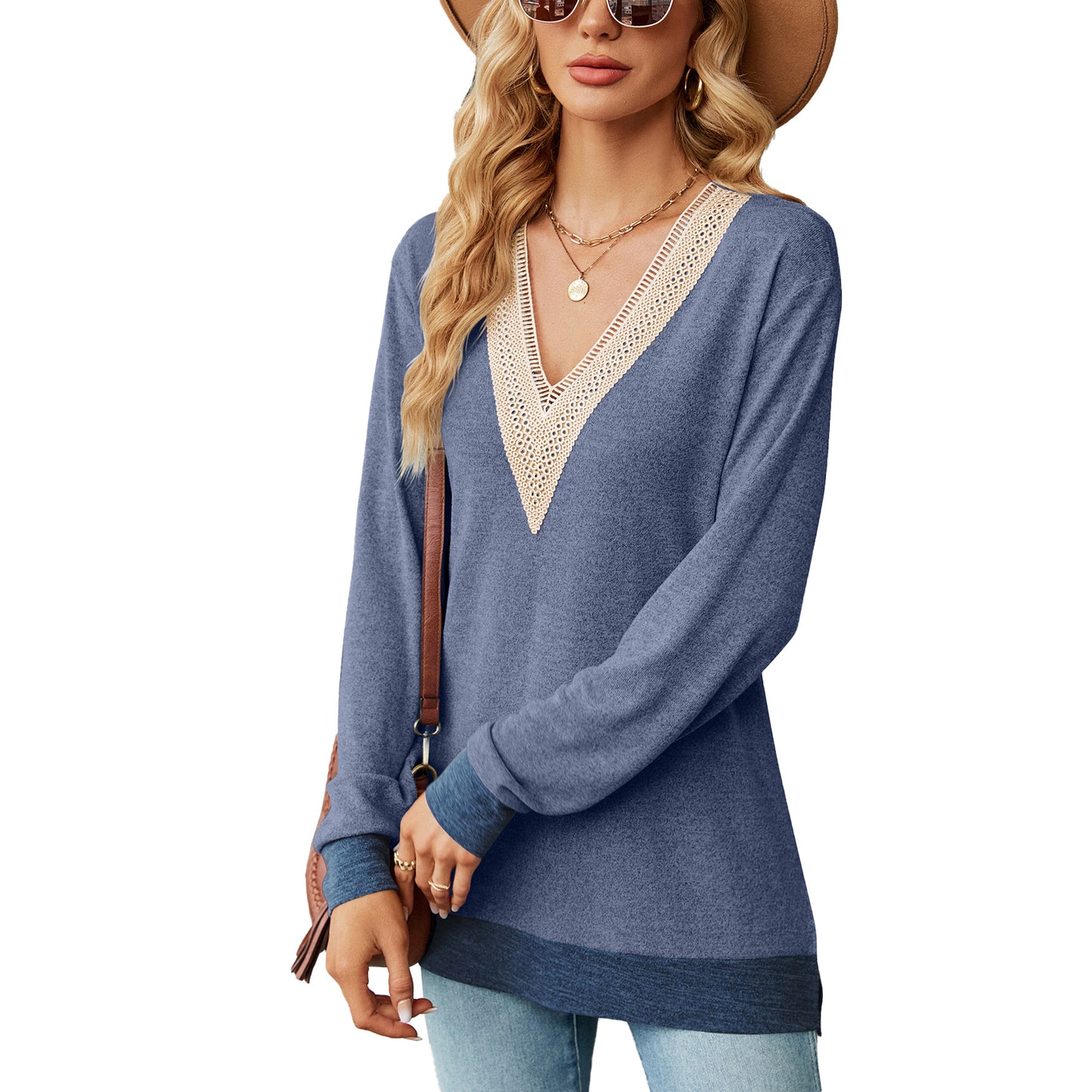 Pull en viscose pour femmes avec un décolleté en V ludique et de délicats accents en crochet Chic und Stil