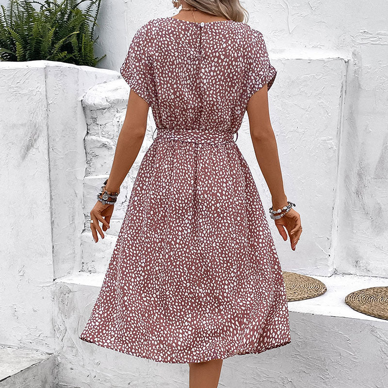 Robe midi à boutons cintrée pour femmes avec des pois élégants Chic und Stil