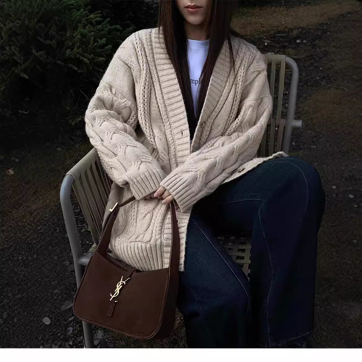 Cardigan en tricot pour femmes avec décolleté en V profond et motif torsadé structuré Chic und Stil