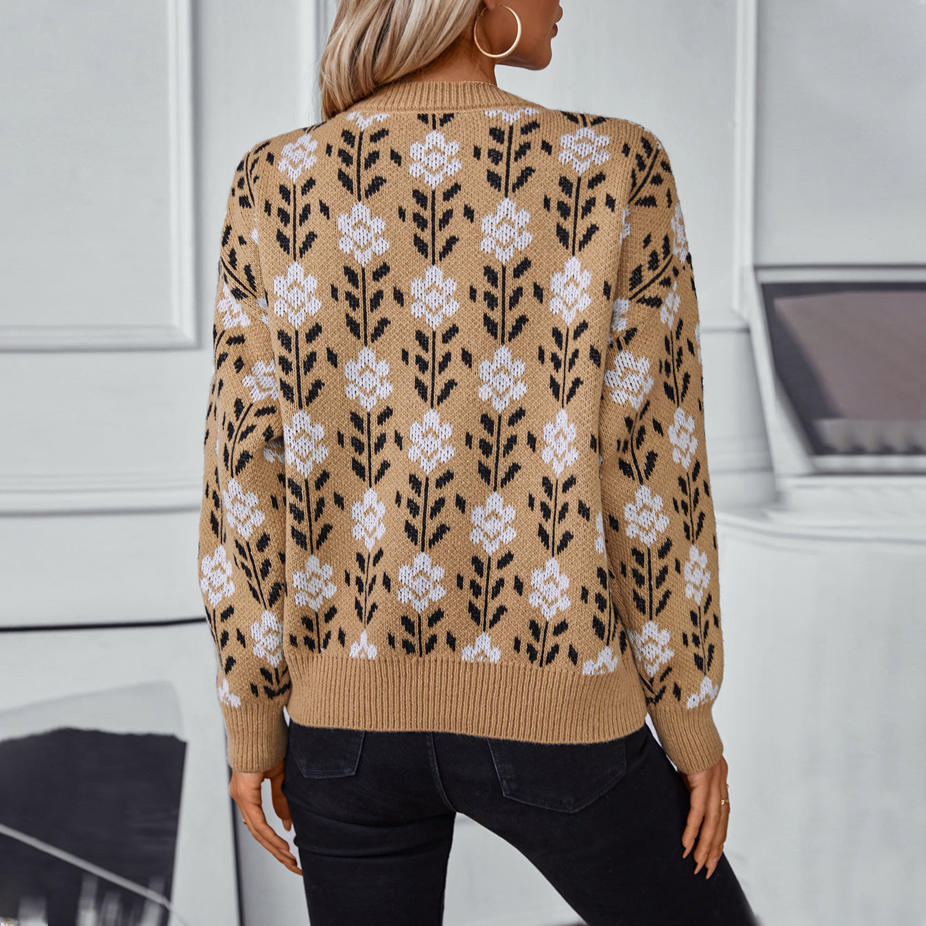 Pull décontracté pour femmes avec motif floral et col rond Chic und Stil