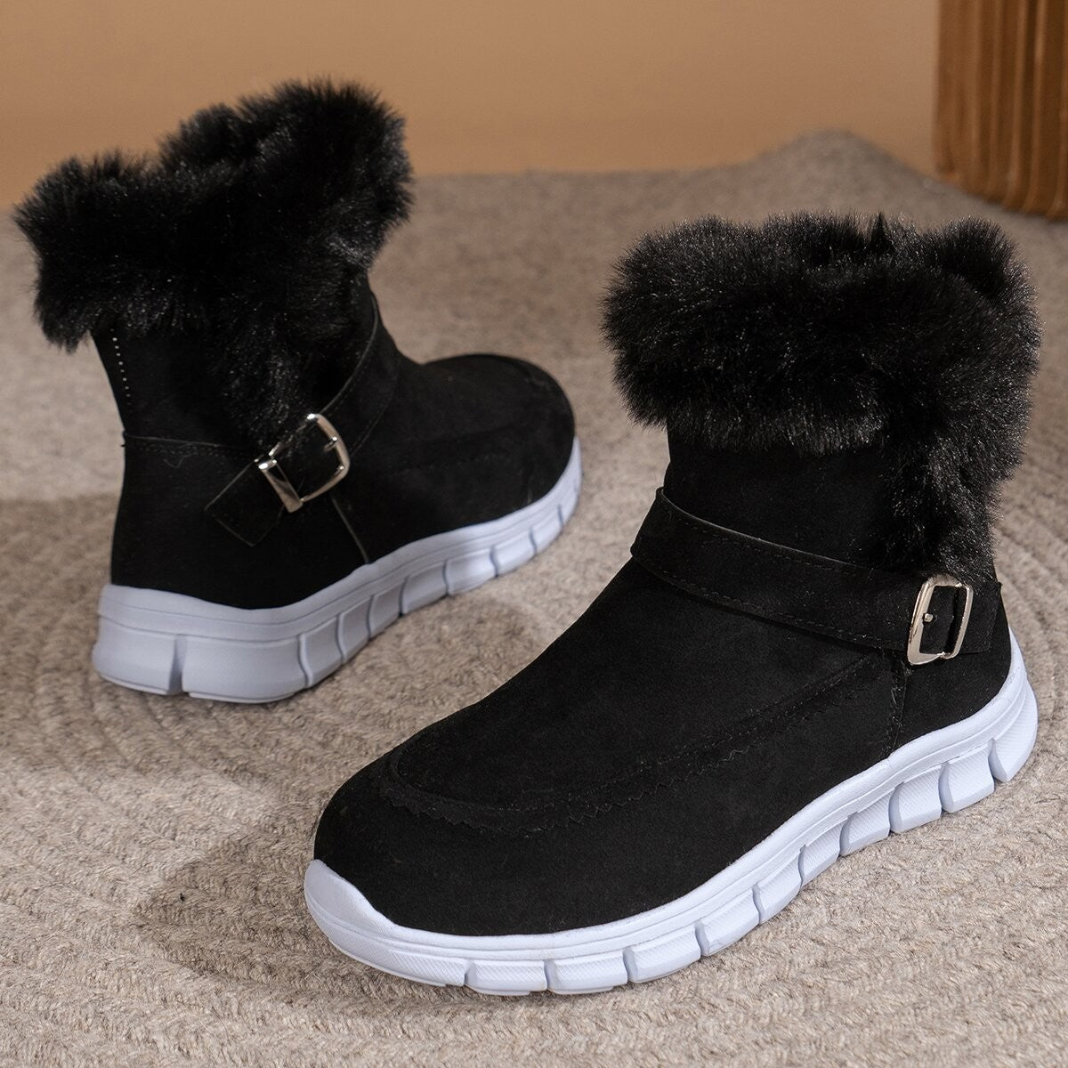 Bottes d'hiver pour femmes avec un col en fausse fourrure douillette et une semelle antidérapante Chic und Stil