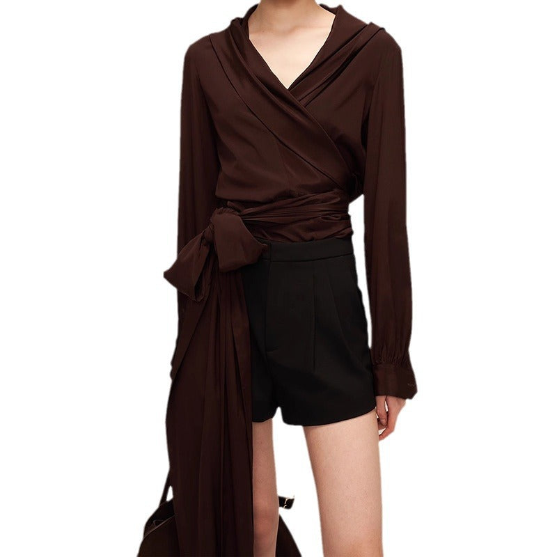 Blouse enveloppante pour femmes avec détail de cape Chic und Stil