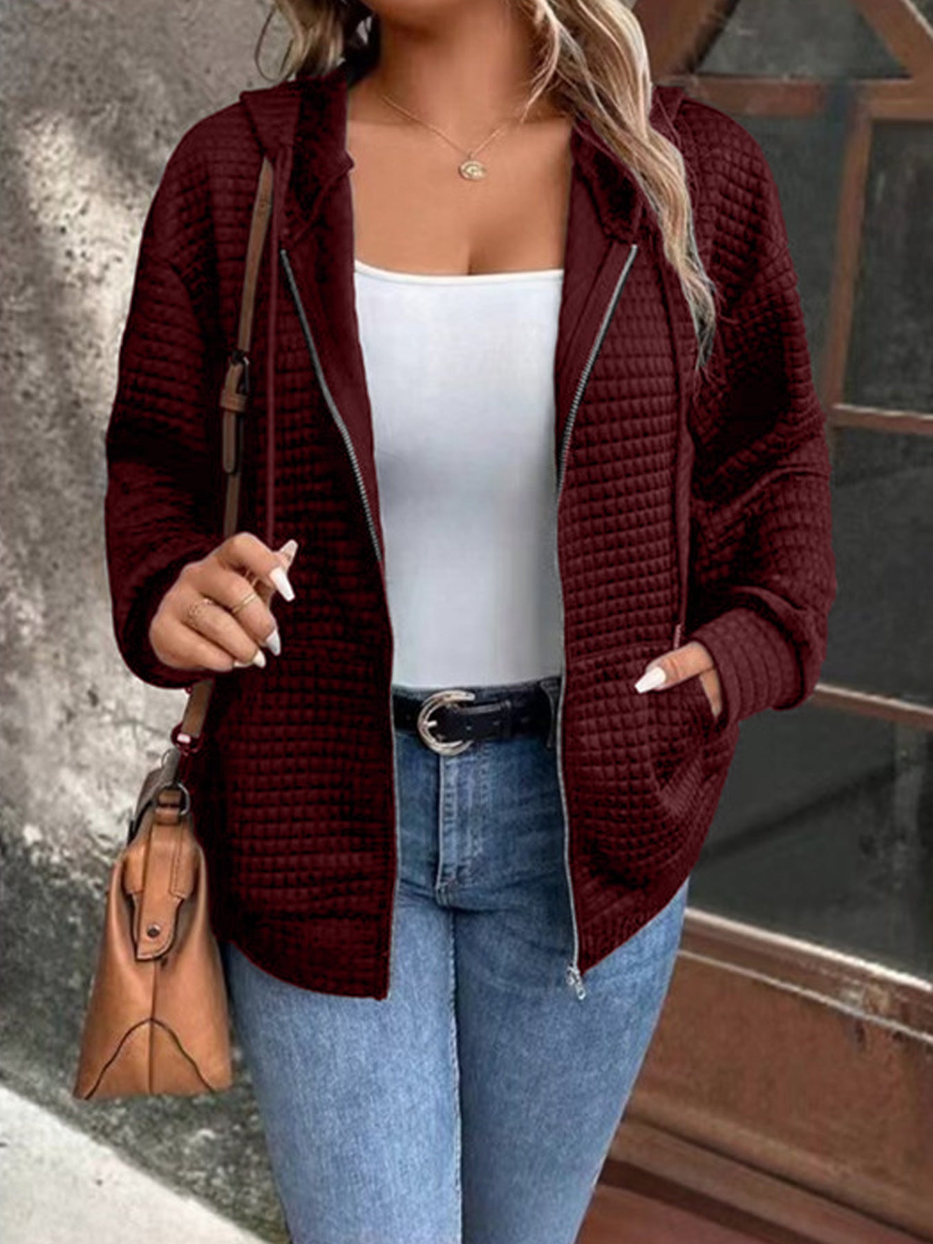 Veste à capuche pour femmes avec motif gaufré texturé et fermeture éclair pratique Chic und Stil