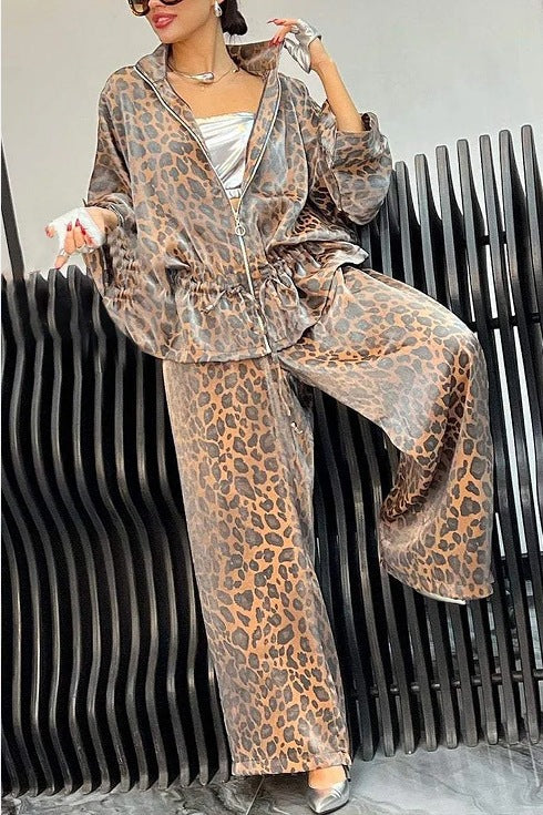 Dame combinaison décontractée avec motif léopard tendance et coupe ample Chic und Stil
