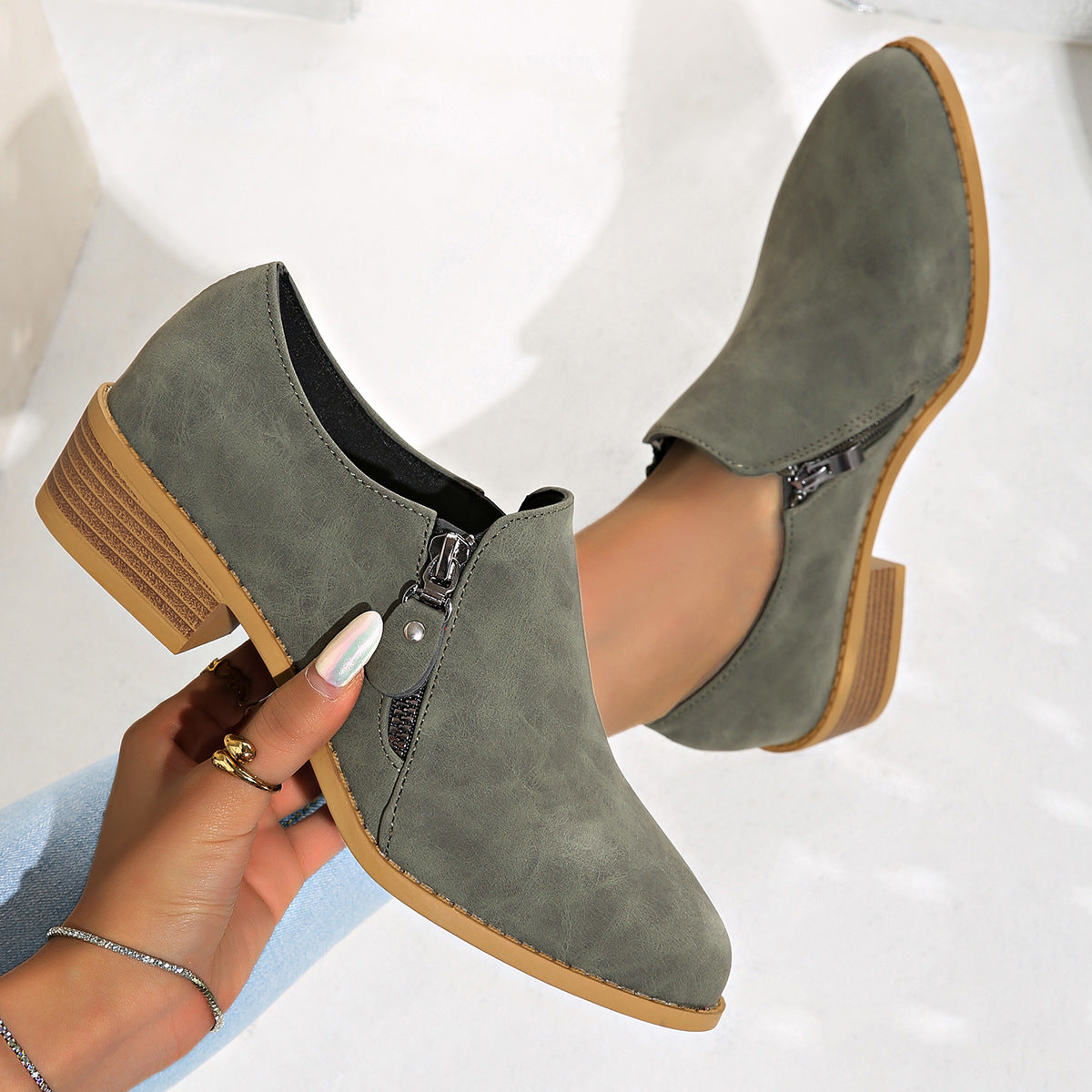 Bottines biker pour femmes avec fermeture éclair à la mode et semelle confortable Chic und Stil