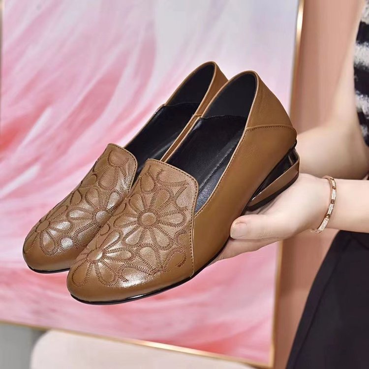 Bottines à talons à enfiler pour femmes en cuir avec motif floral Chic und Stil