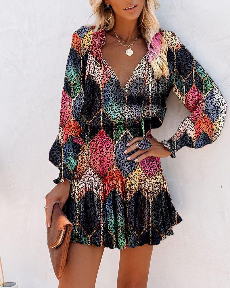 Dames Robe mini ludique avec motif coloré et détails volantés Chic und Stil