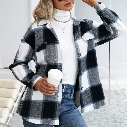 Chemise à carreaux pour femmes avec poches et coupe tendance Chic und Stil