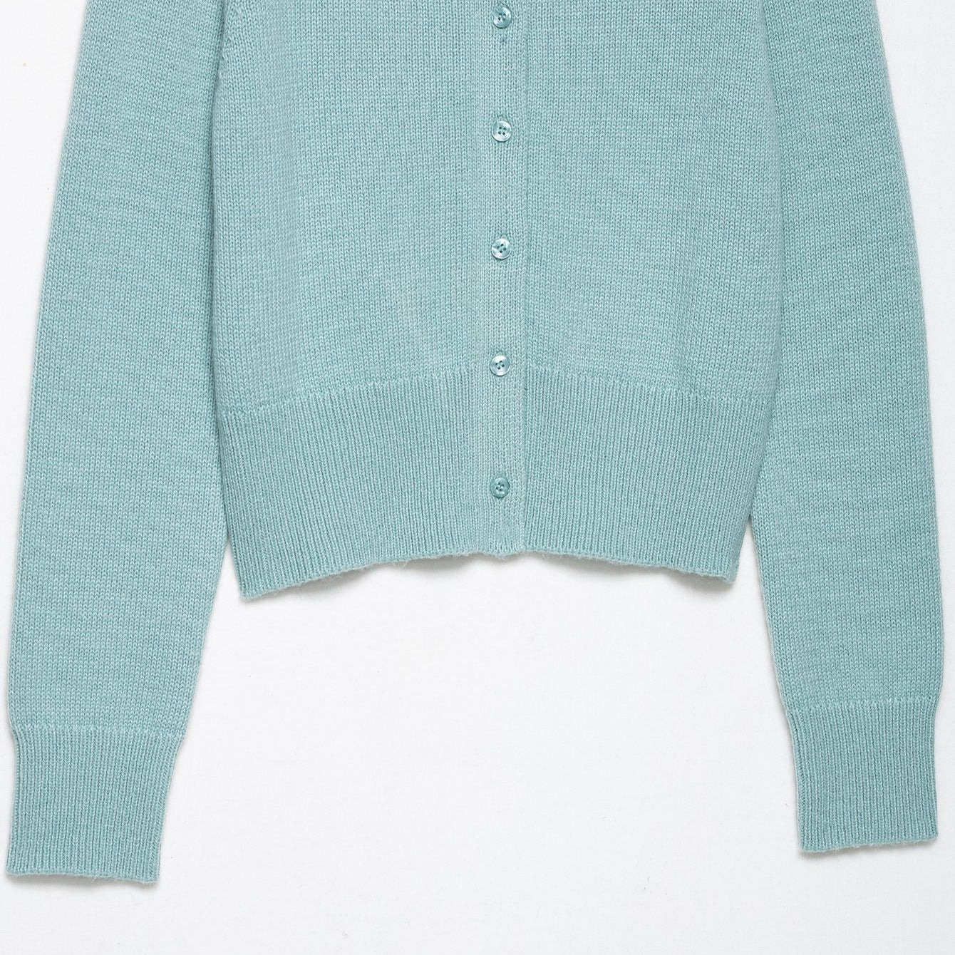 Cardigan en fine maille pour femmes avec encolure ronde Chic und Stil
