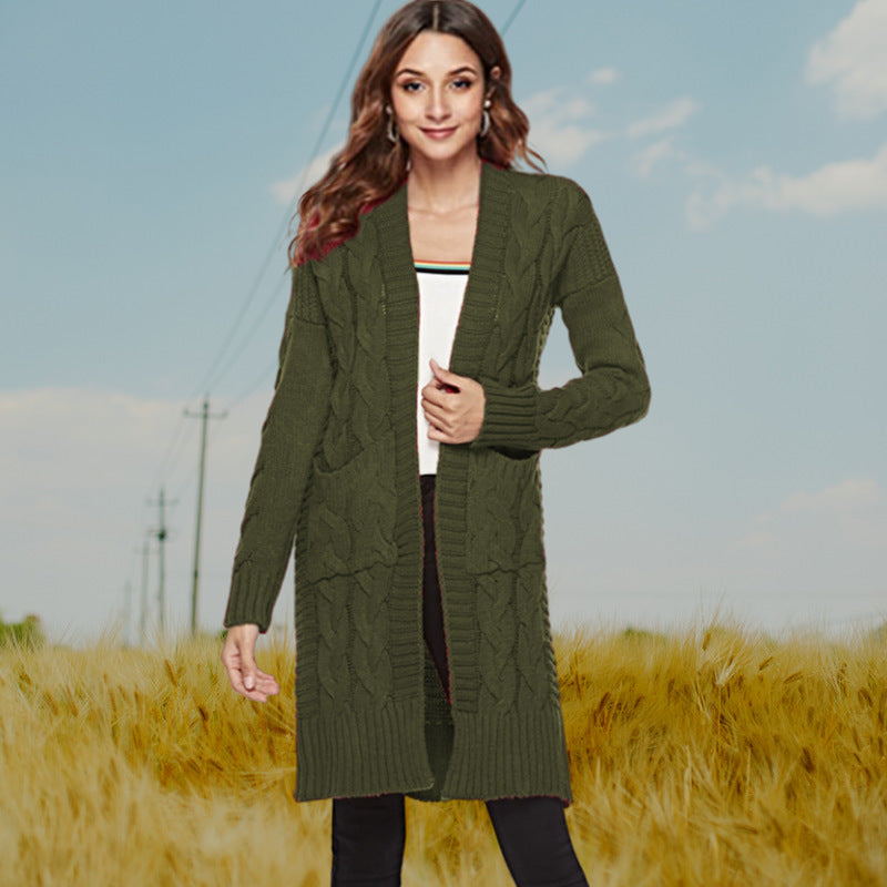 Cardigan en tricot pour femmes avec un motif de tressage moderne et des poches pratiques Chic und Stil