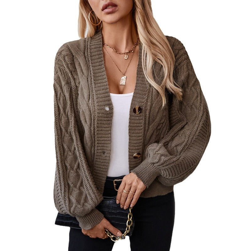 Veste en tricot pour femmes avec un design en tresses décoratif et un matériau doux et texturé Chic und Stil