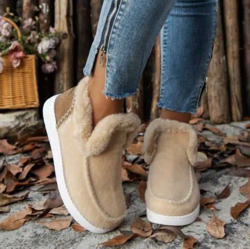 Comfortable ladies' fleece slippers with warm lining and non-slip sole. Chic and stylish.