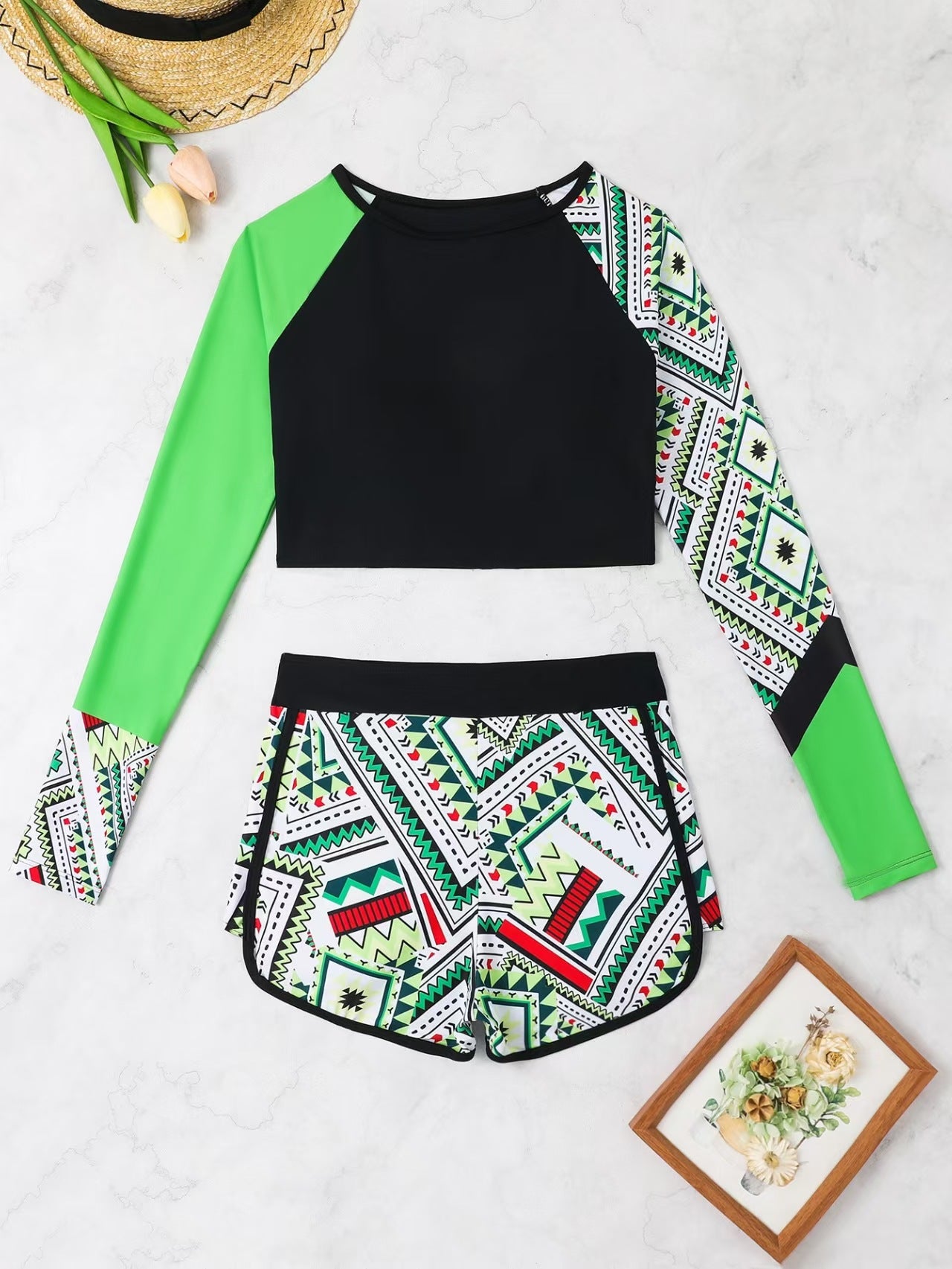 Maillot de bain long à manches pour femmes avec un motif aztèque créatif et un short à la mode Chic und Stil