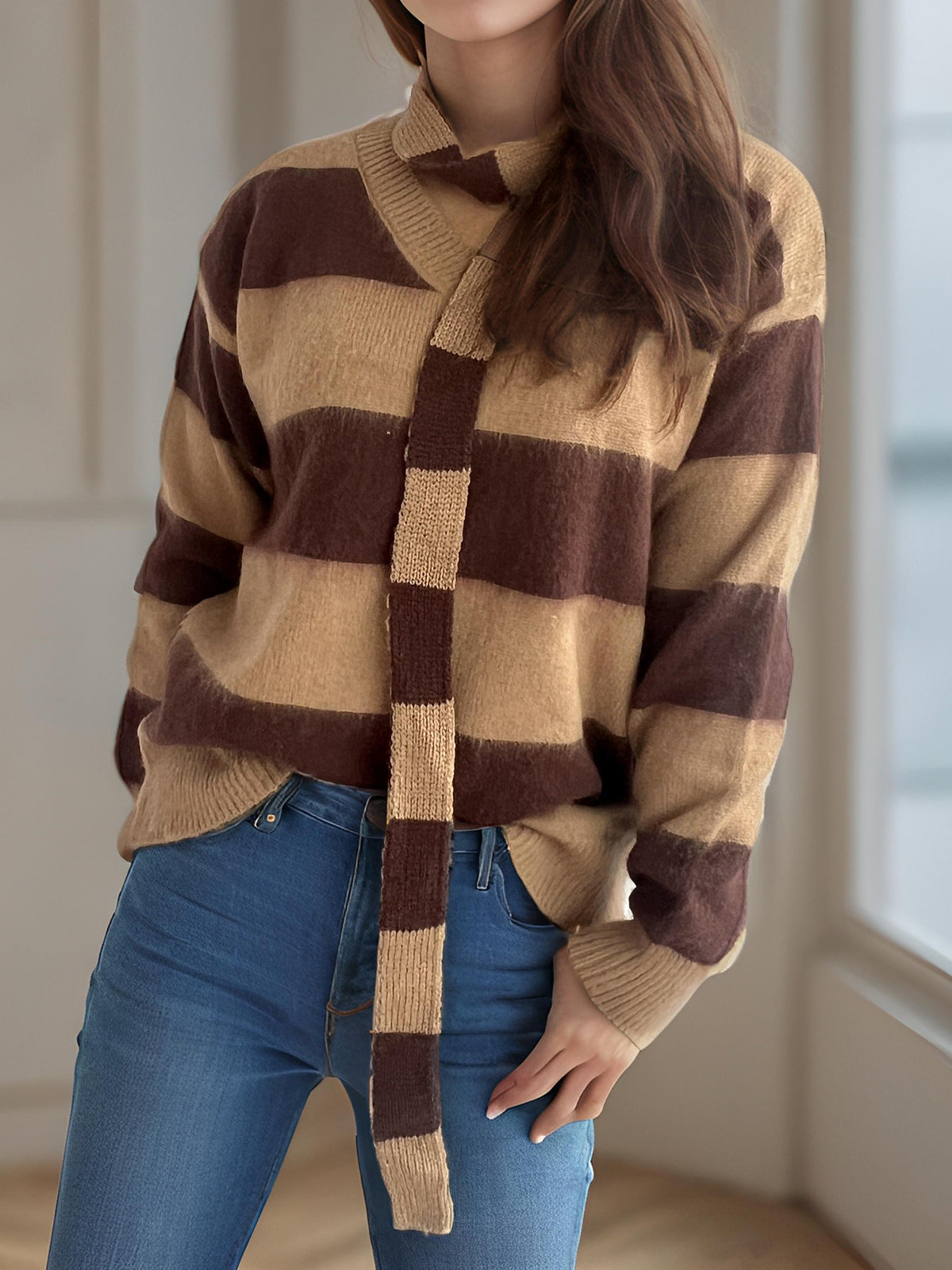 Women’s casual knitted pullover with modern striped pattern and decorative scarf Chic und Stil