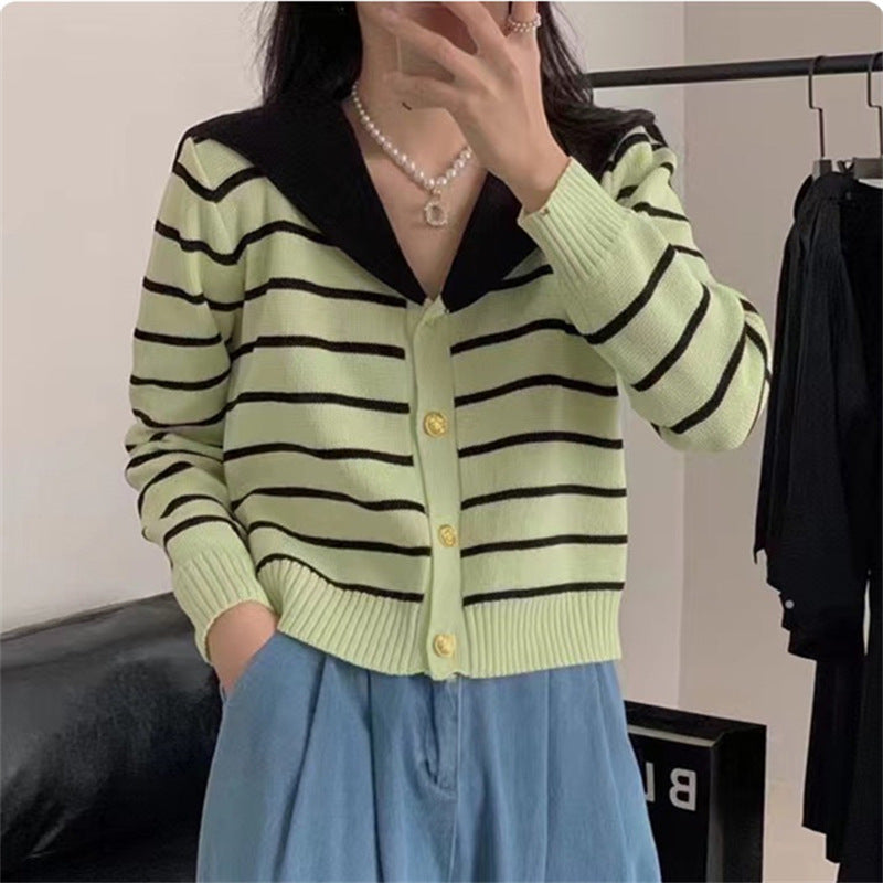 Fashion knitted cardigan for women with collar and button details Chic und Stil