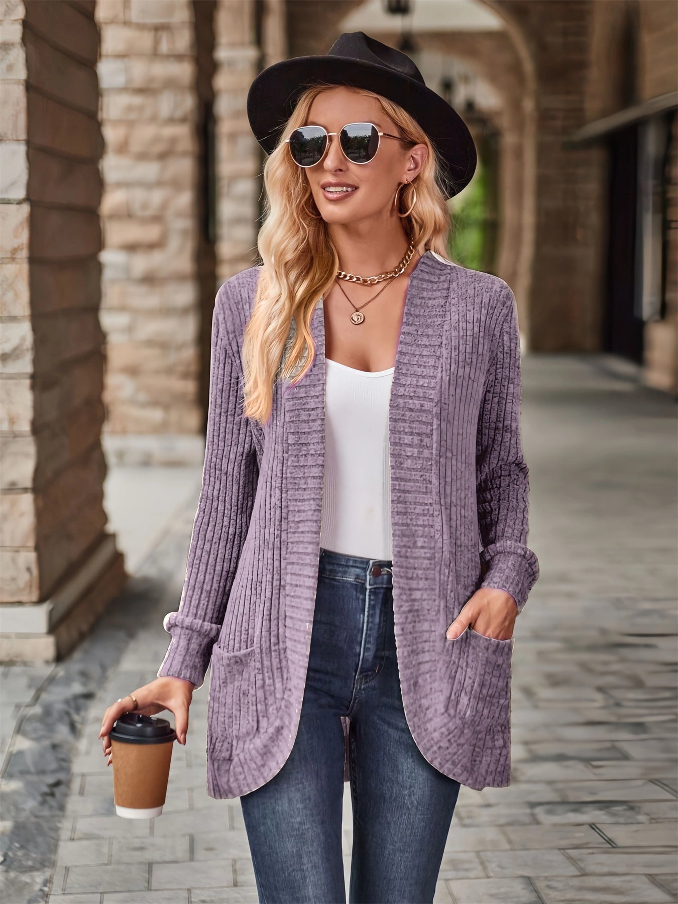 Veste en tricot ouverte pour dames avec surface texturée et poches pratiques Chic und Stil