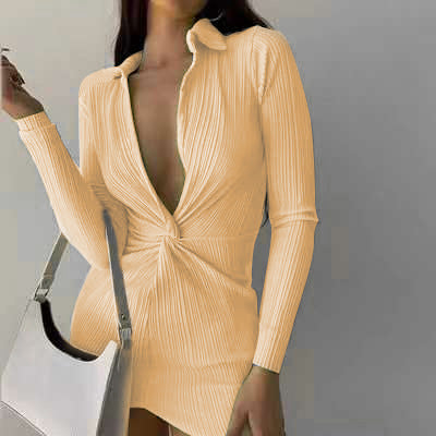 Robe plissée pour femmes avec décolleté en V profond et manches longues Chic und Stil