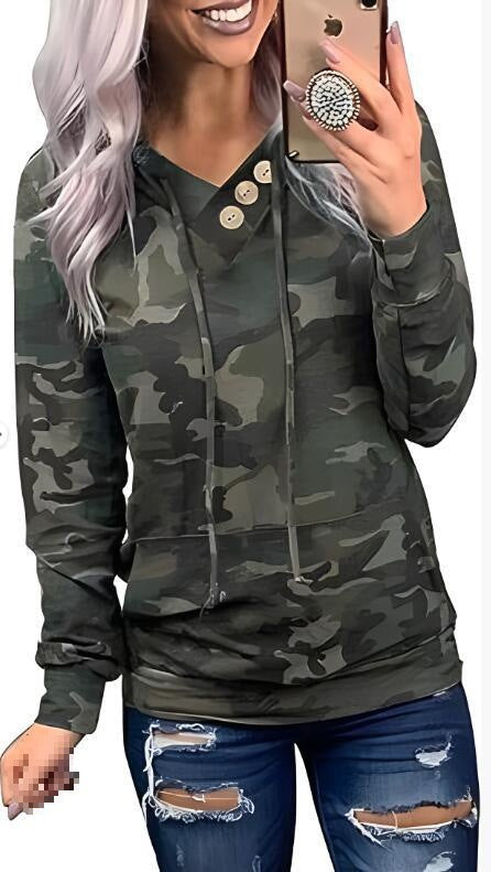 Pull à capuche décontracté pour femmes avec détails de boutons et motif camouflage moderne Chic und Stil