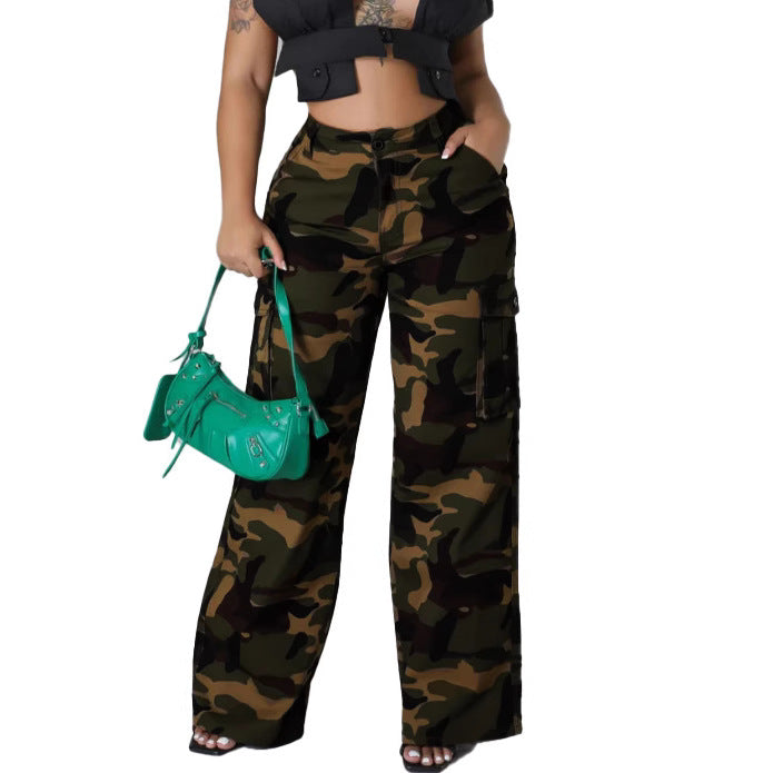 Women's cargo pants with a wide cut and practical pockets Chic and Style