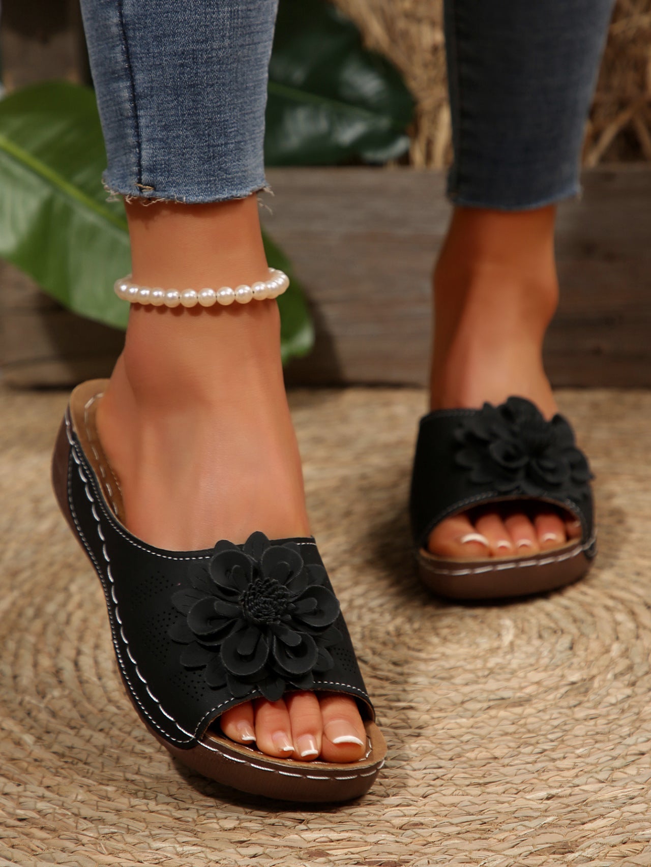 Sandales à brides décoratives fleuries Chic und Stil pour femmes