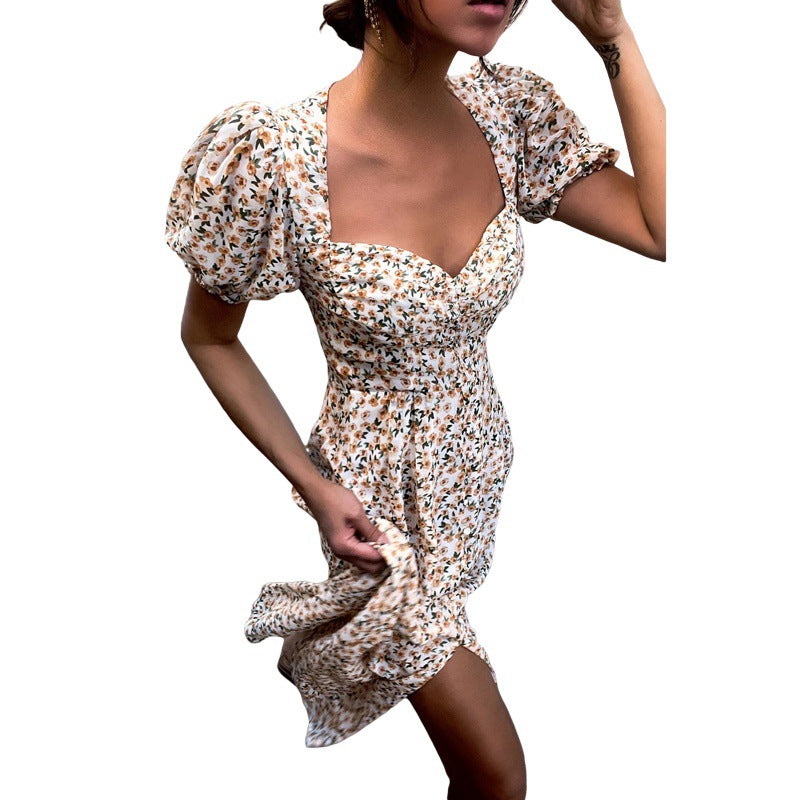 Robe midi à fleurs à manches courtes froncée Chic und Stil
