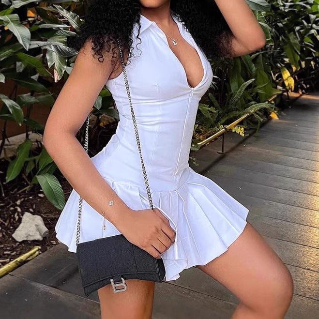 Robe mini femme avec jupe volumineuse et décolleté en V profond Chic und Stil