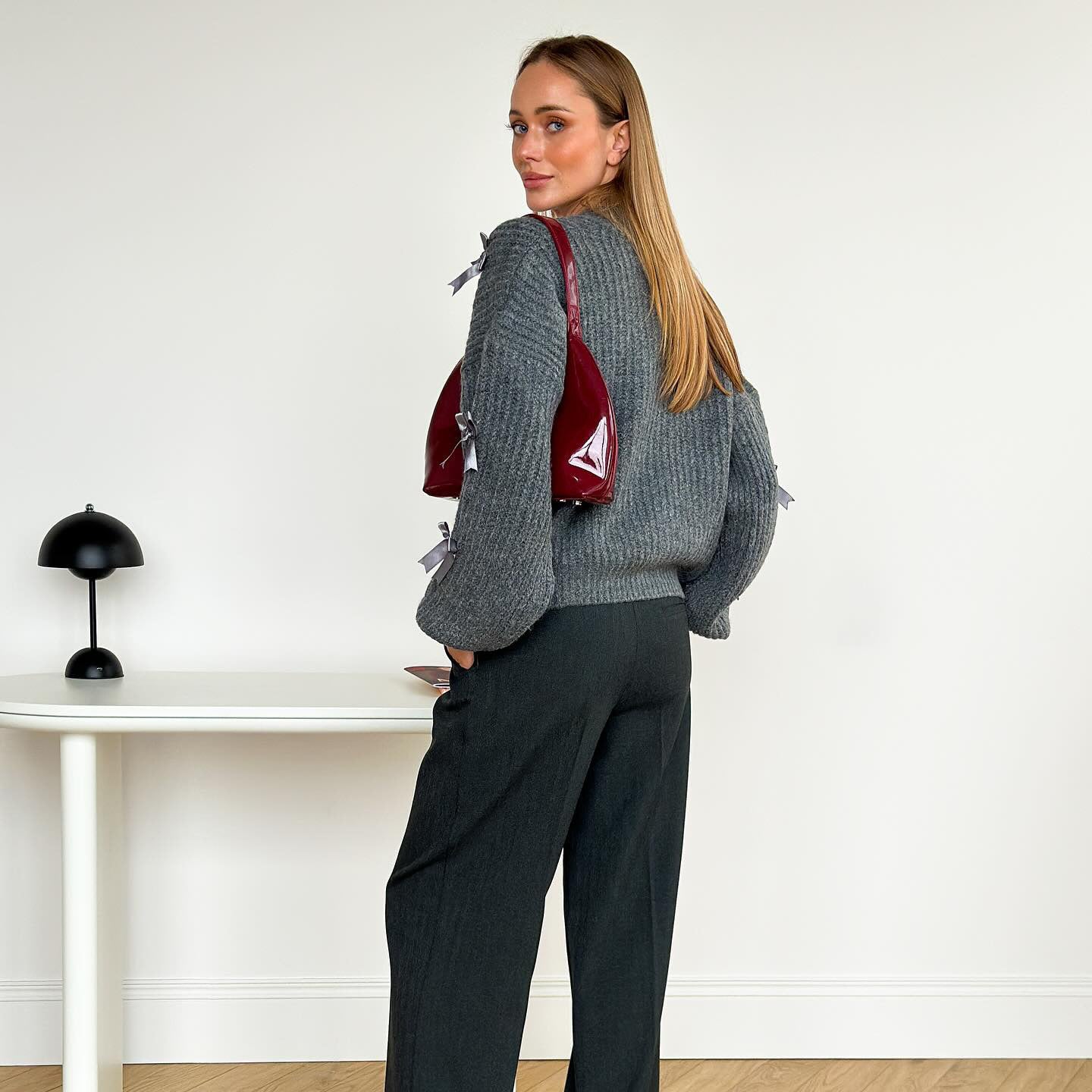Cardigan pour femmes avec des détails romantiques en volants Chic und Stil