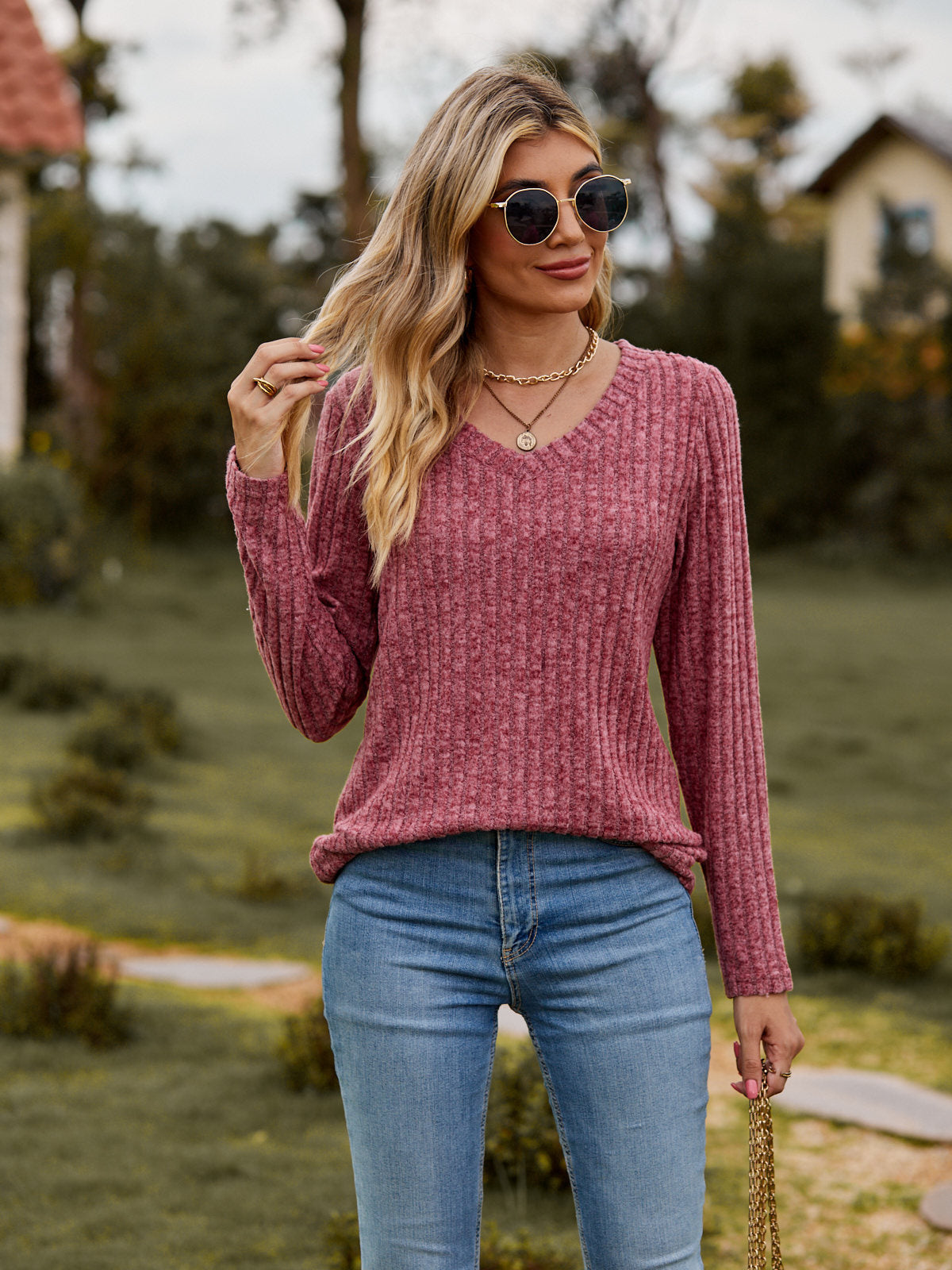 Pull femme confortable avec design côtelé et décolleté en V Chic und Stil