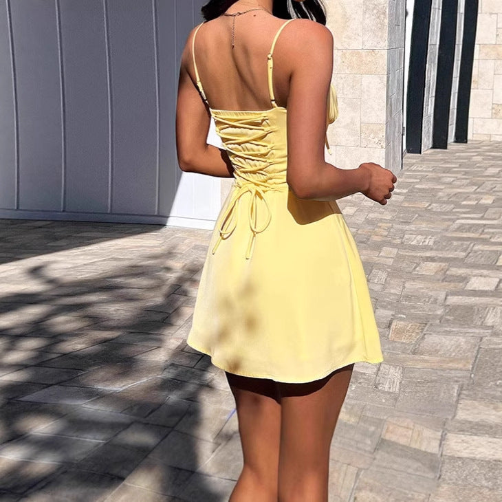 Robe mini femme avec bretelles réglables et détails volants Chic und Stil