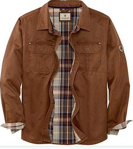 Functional flannel shirt for men with a practical pocket layout and an attractive checkered design Chic and Style