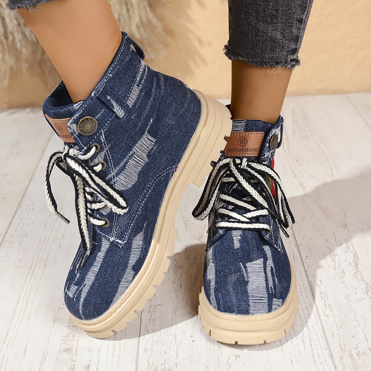 Bottes à lacets féminines avec broderie florale et semelle antidérapante Chic und Stil
