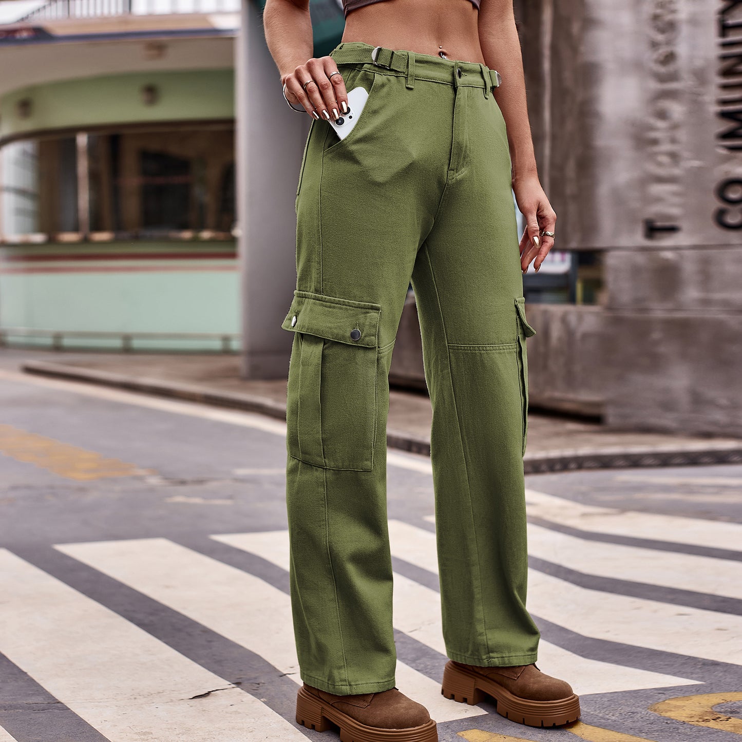 Women's cargo pants with practical side pockets and a relaxed fit Chic und Stil