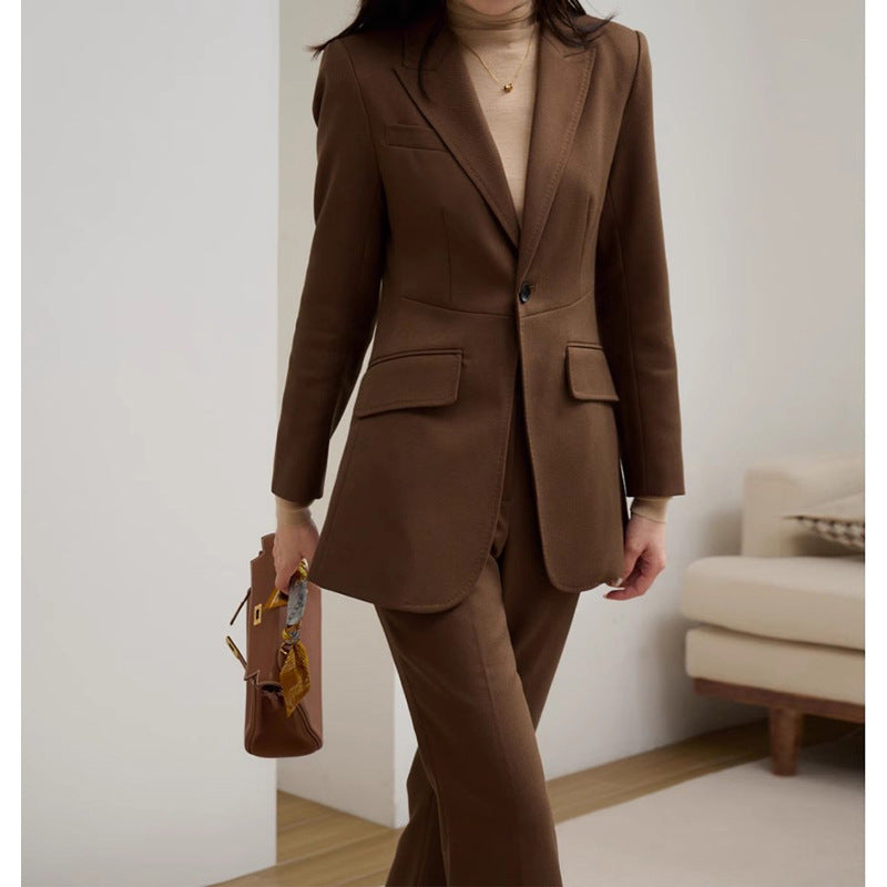 Veste peplum ajustée pour femmes et ensemble de pantalons évasés Chic und Stil