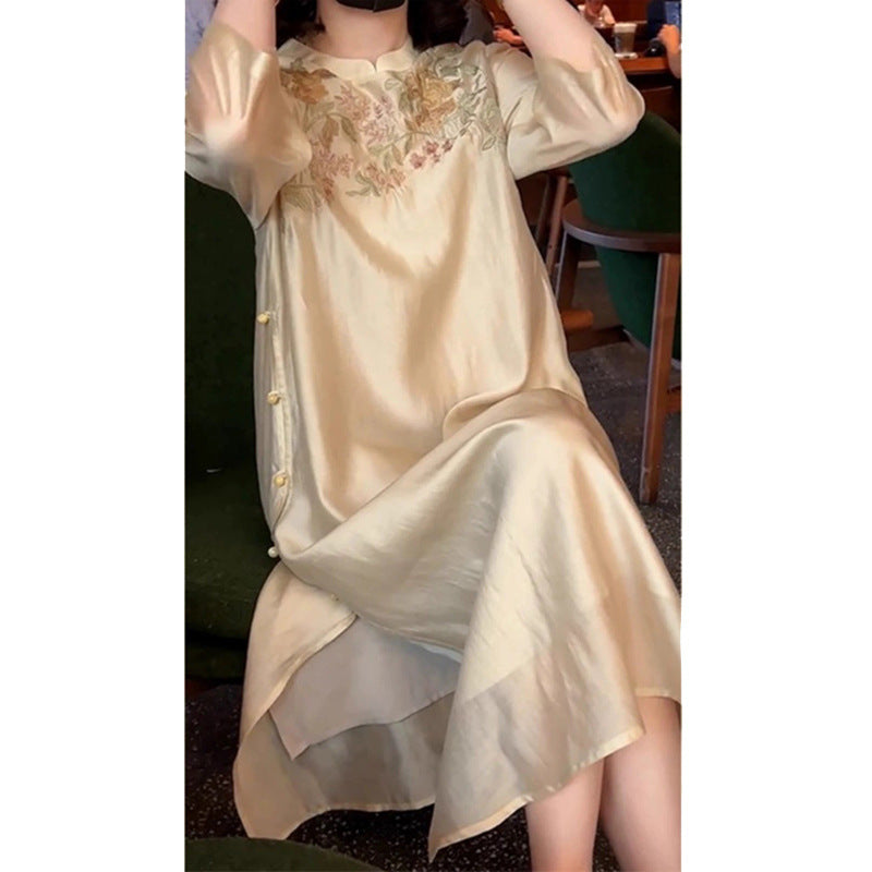 Robe en soie brodée élégante pour femmes Chic und Stil