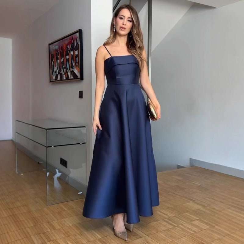 Robe de soirée élégante pour femme avec un design sans épaules et une jupe volumineuse Chic und Stil