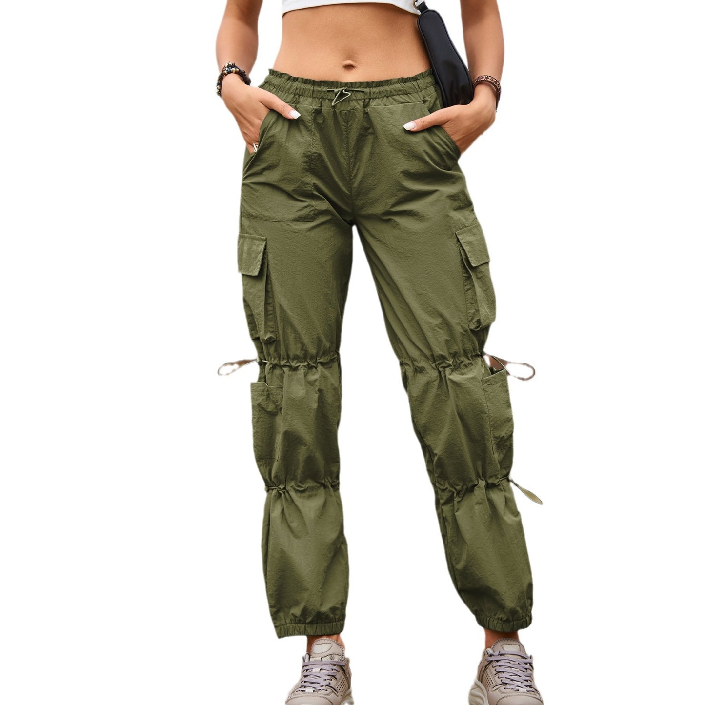 Pantalons jogger cargo pour femmes avec cordon de serrage et détails de poches Chic und Stil