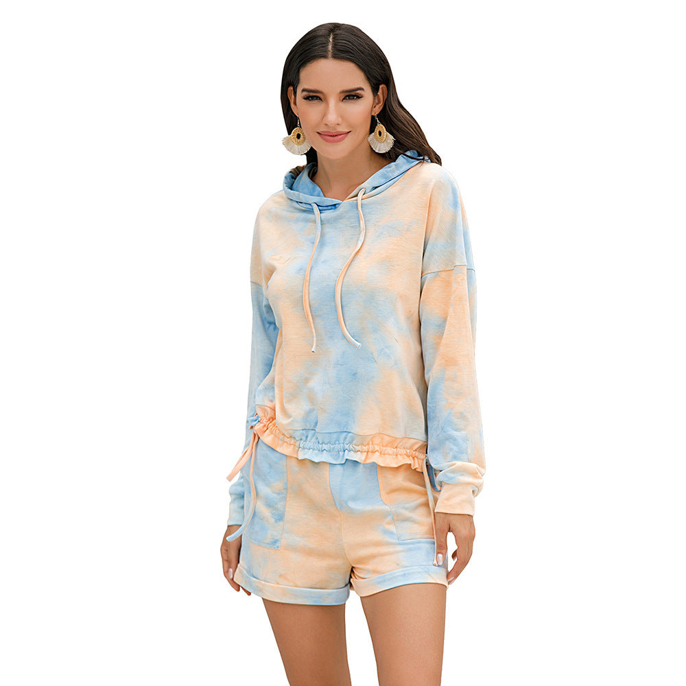 Ensemble décontracté pour femmes avec sweat à capuche et shorts Chic und Stil