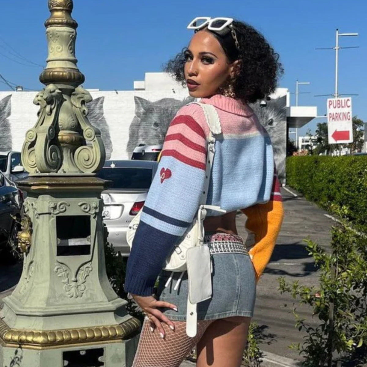 Pull en tricot pour femmes avec design graphique coloré et col moderne Chic und Stil