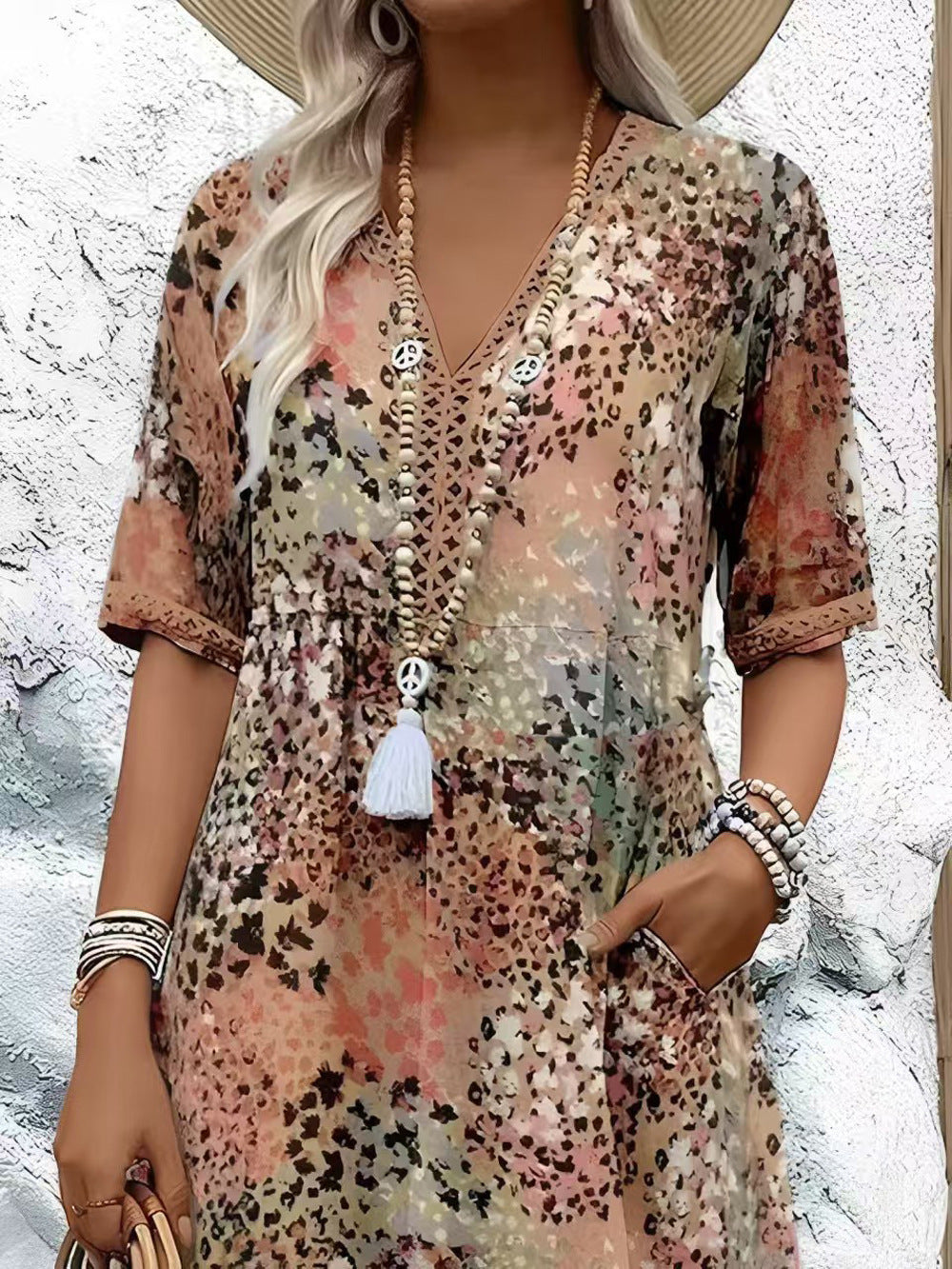 Robe maxi femme avec décolleté en V et poches latérales pratiques Chic und Stil