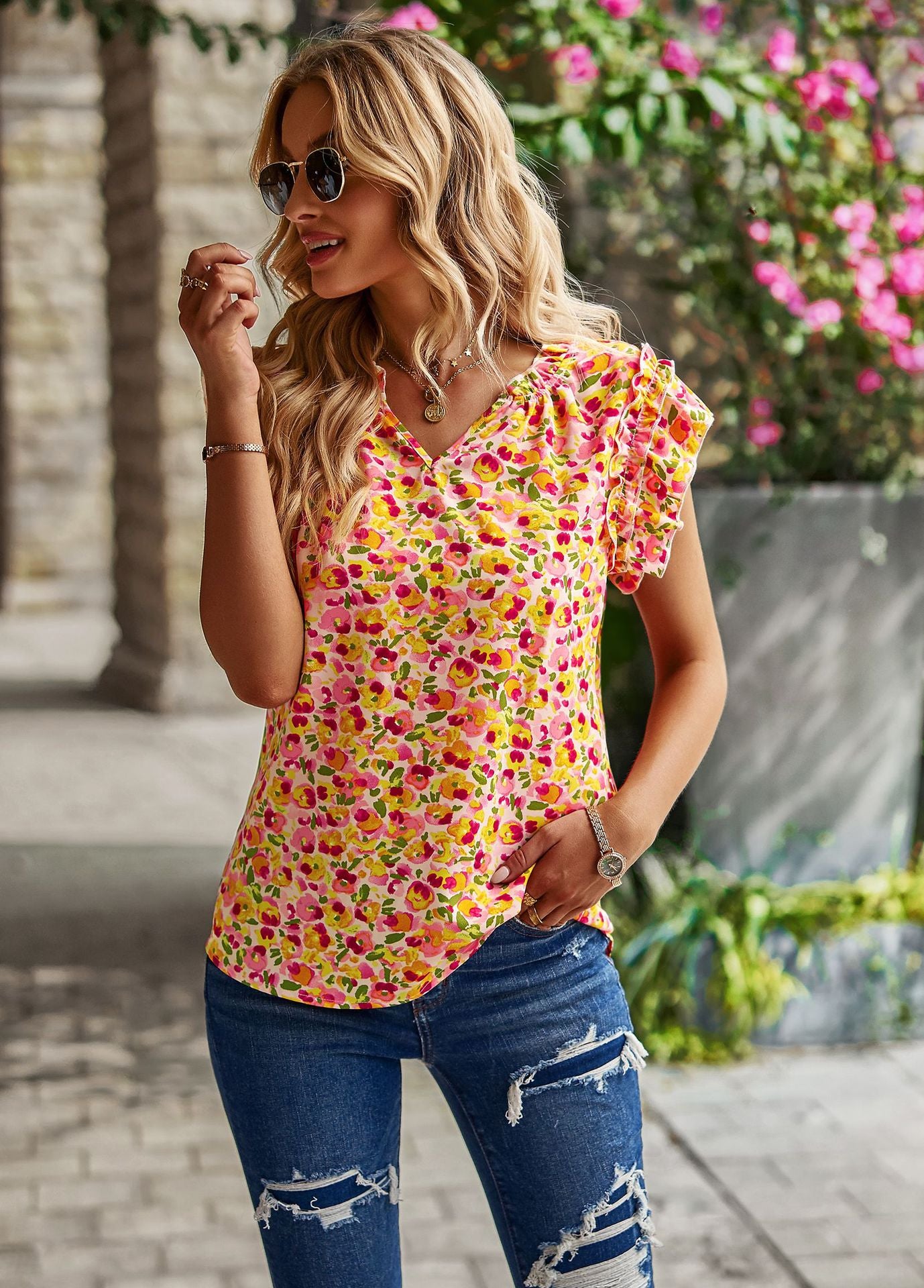 Women's blouse with ruffle details and sophisticated marble pattern Chic und Stil