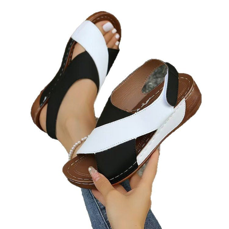 Sandales élégantes pour dames à lanières croisées décoratives et semelle confortable Chic und Stil