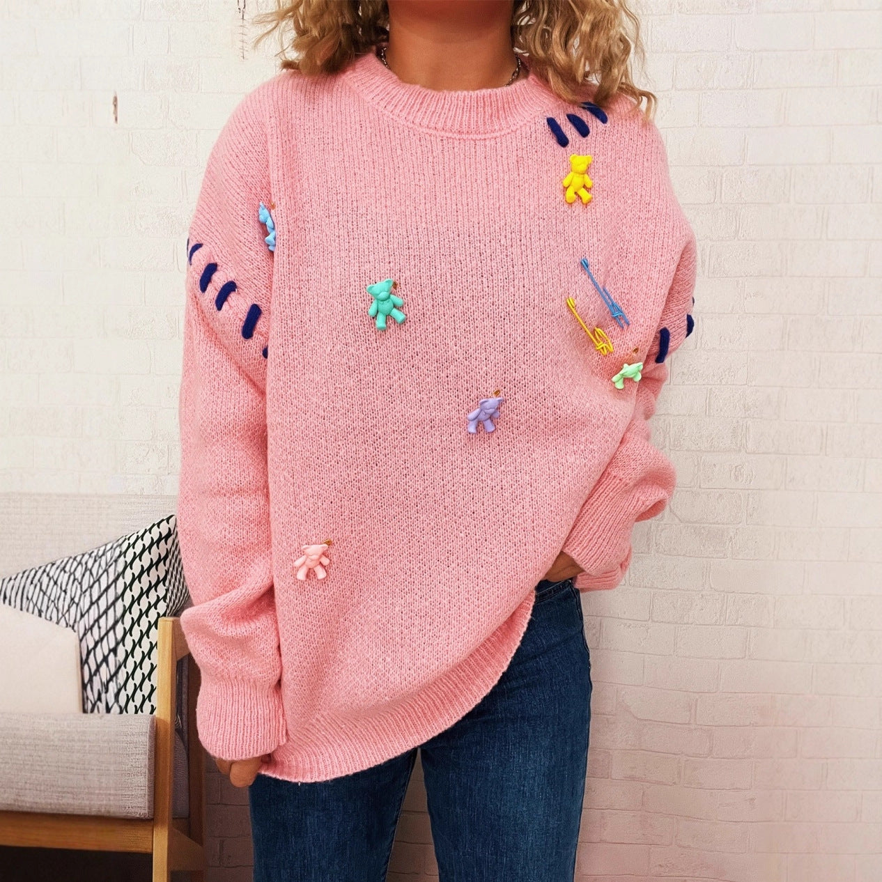 Pull femme avec motif de ours ludique et appliqués décoratifs Chic und Stil