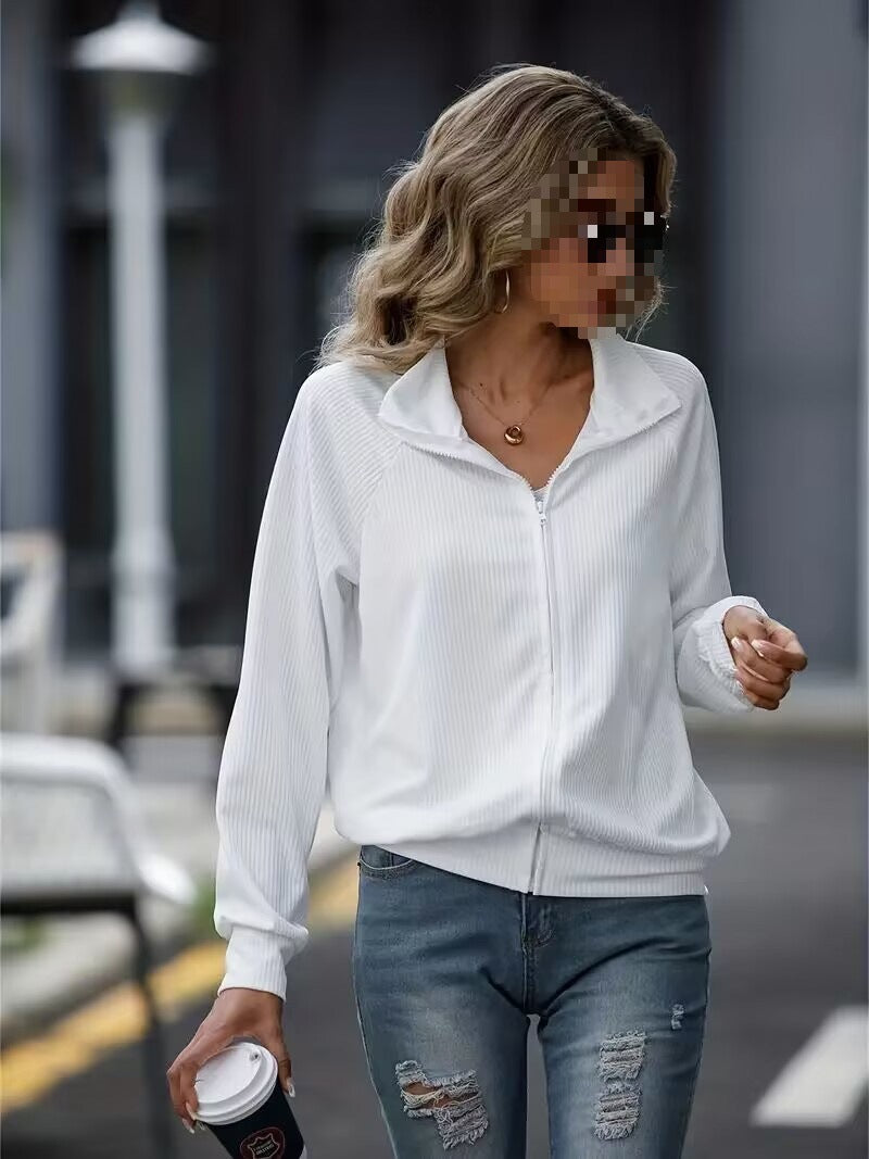 Veste zippée sportive pour femmes avec structure en côtes et élégant col montant Chic und Stil