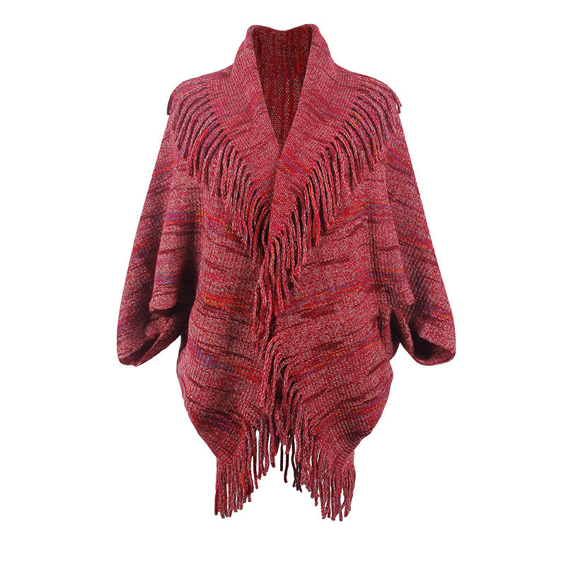 Dame poncho en tricot avec des franges luxueuses et un design moderne Chic und Stil
