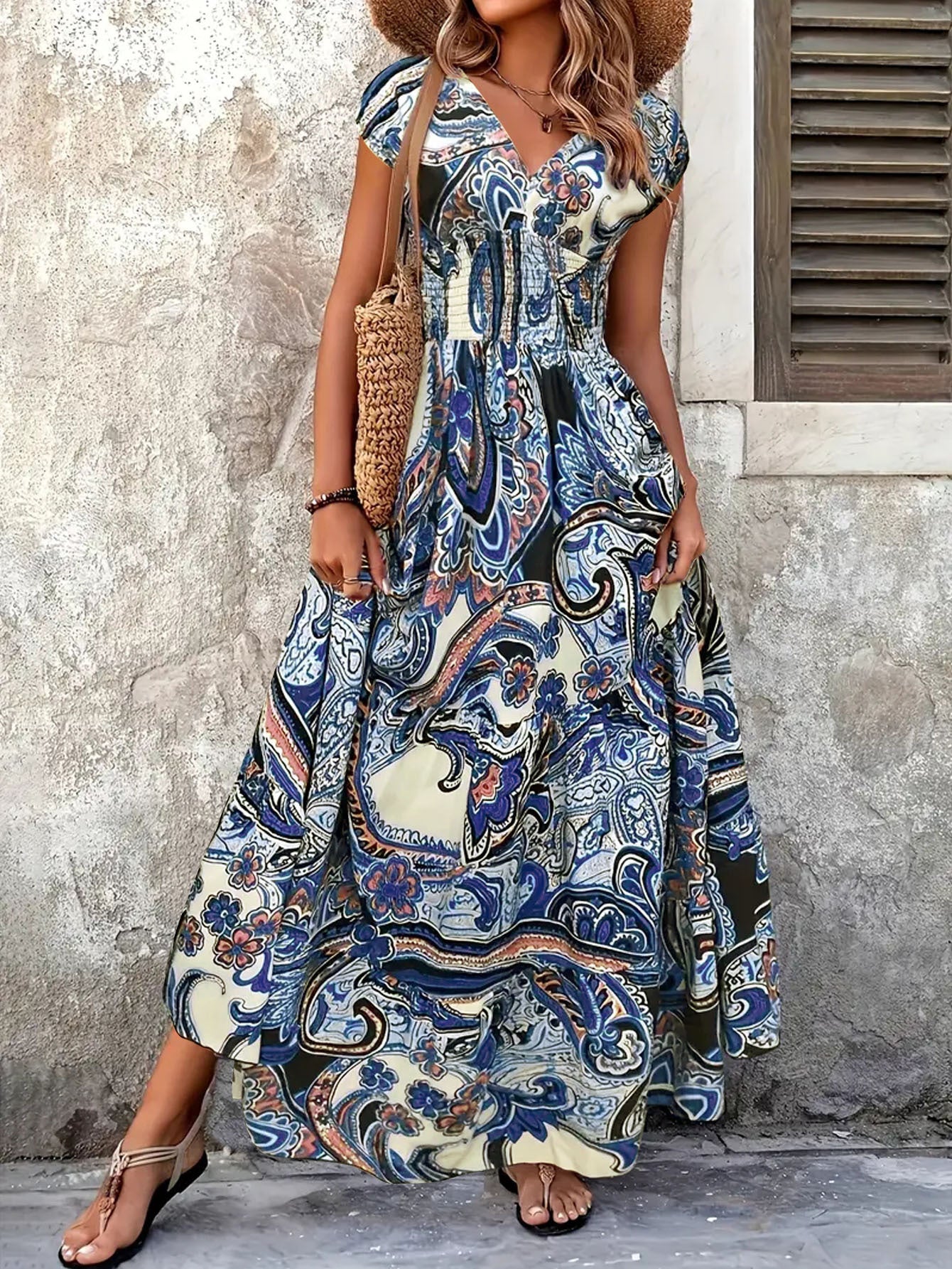 Robe maxi femme avec motif paisley floral et coupe flatteuse Chic und Stil