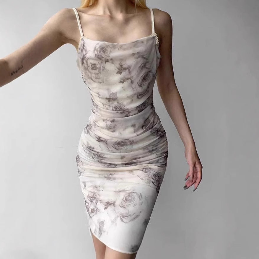 Robe maxi ajustée pour femmes avec des volants raffinés et un motif floral Chic und Stil